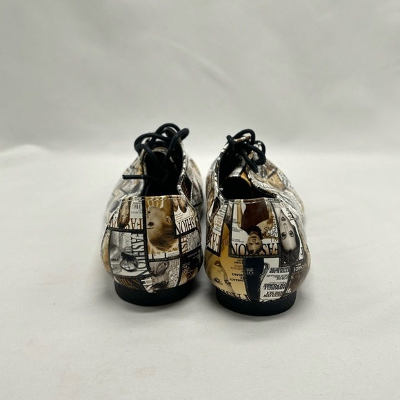 NWOT Kalli Magazine print fun artsy flat shoes color tan and black size 8 - Picture 5 of 7